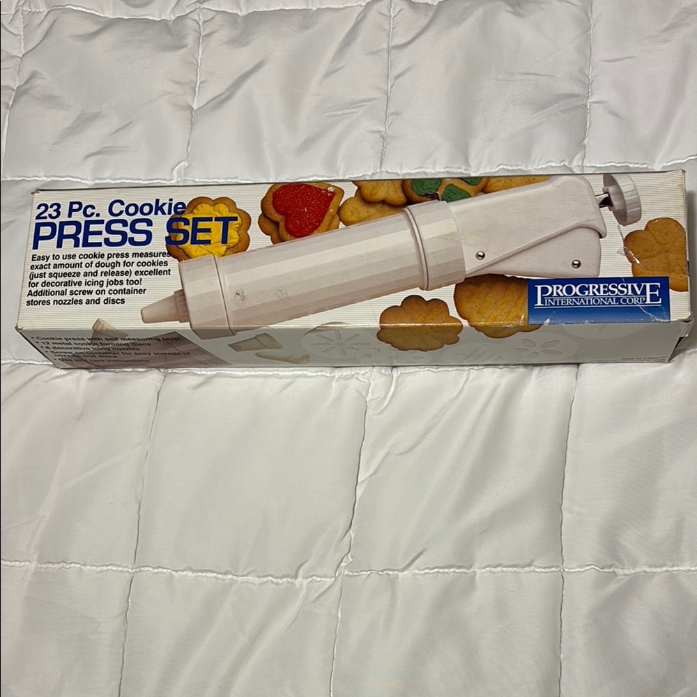 Vintage Progressive International 23-Piece Cookie Press Set & Decorator